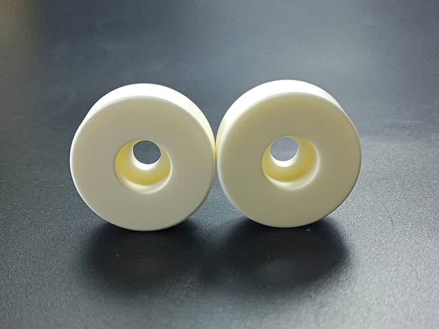 99% Alumina injection molding insulator