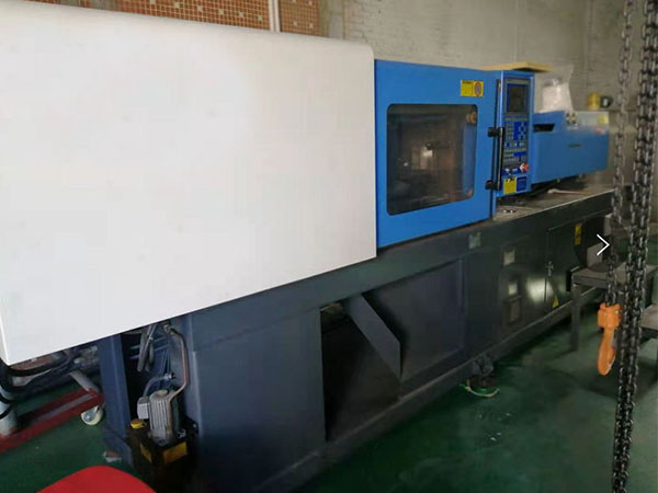 Injection moulding mach