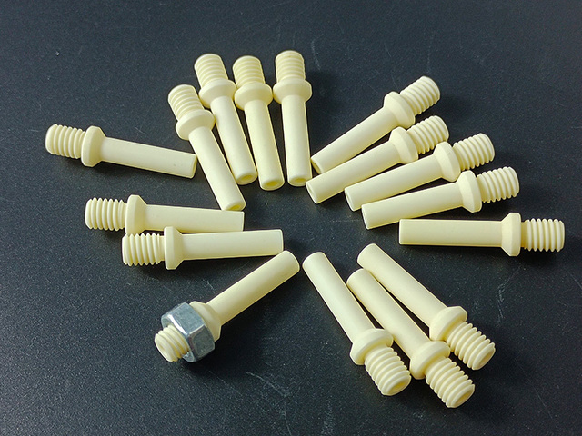 97% Alumina ceramic injection molding threaded rod