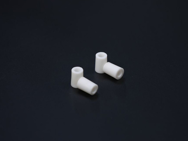 Zirconia injection moulding nozzle