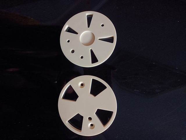 ZTA injection molded ceramic valve core