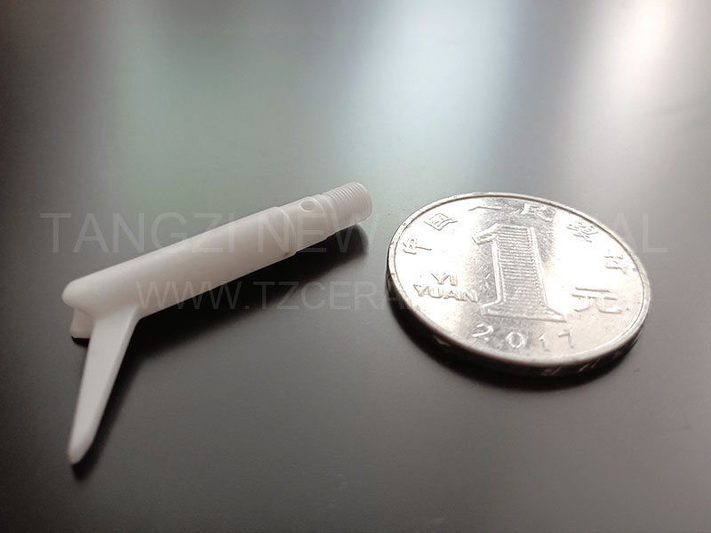 Alumina ceramic with threaded profile/Alumina ceramic with threaded
