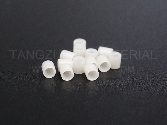 Aluminium nitride crucible with internal thread