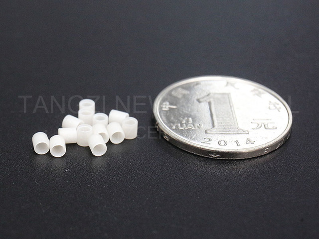 Aluminium nitride crucible with internal thread