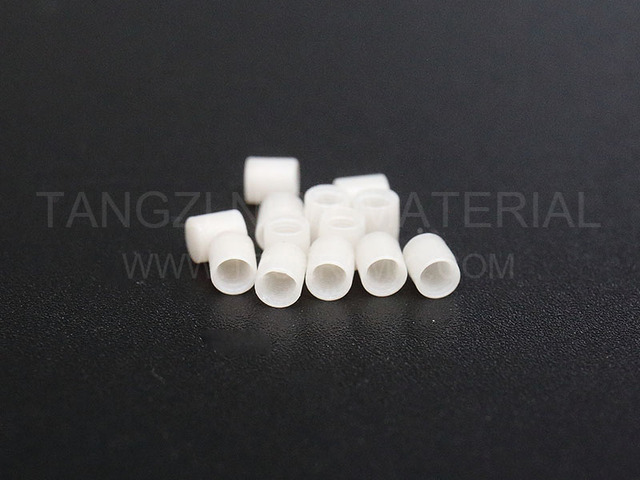 Aluminium nitride crucible with internal thread