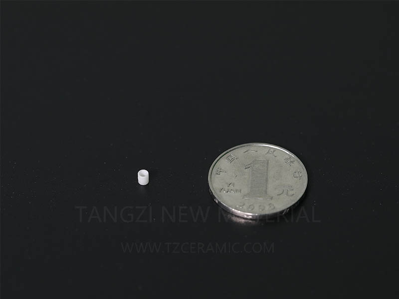 Aluminium nitride crucible with internal thread