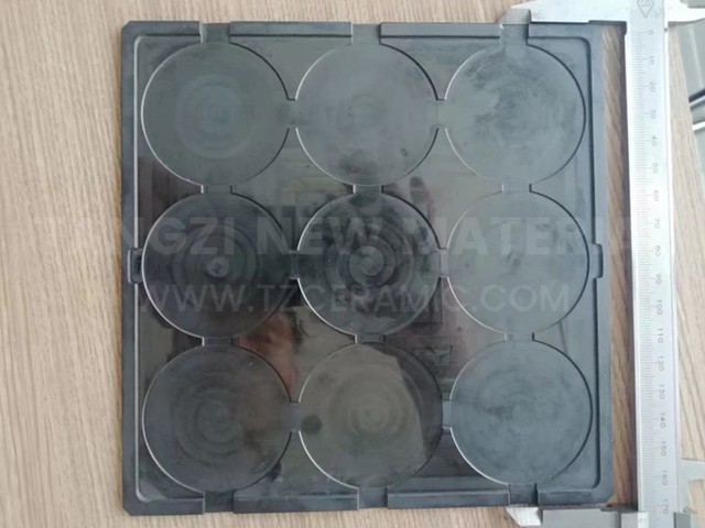 Silicon carbide ceramic tray