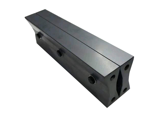 Silicon carbide ceramic guide rail
